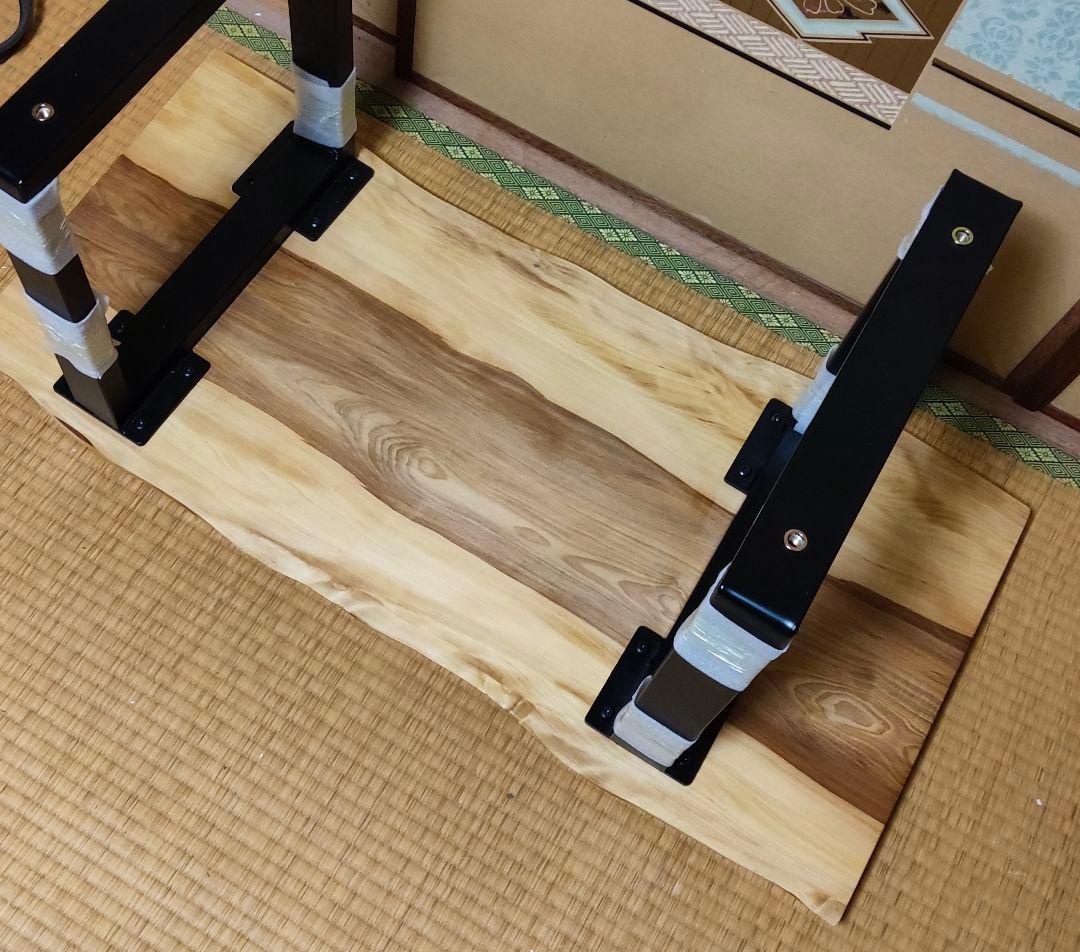 イヌマキ 一枚板 センターテーブル アイアンレッグ 蜜蝋仕上げ - メルカリ