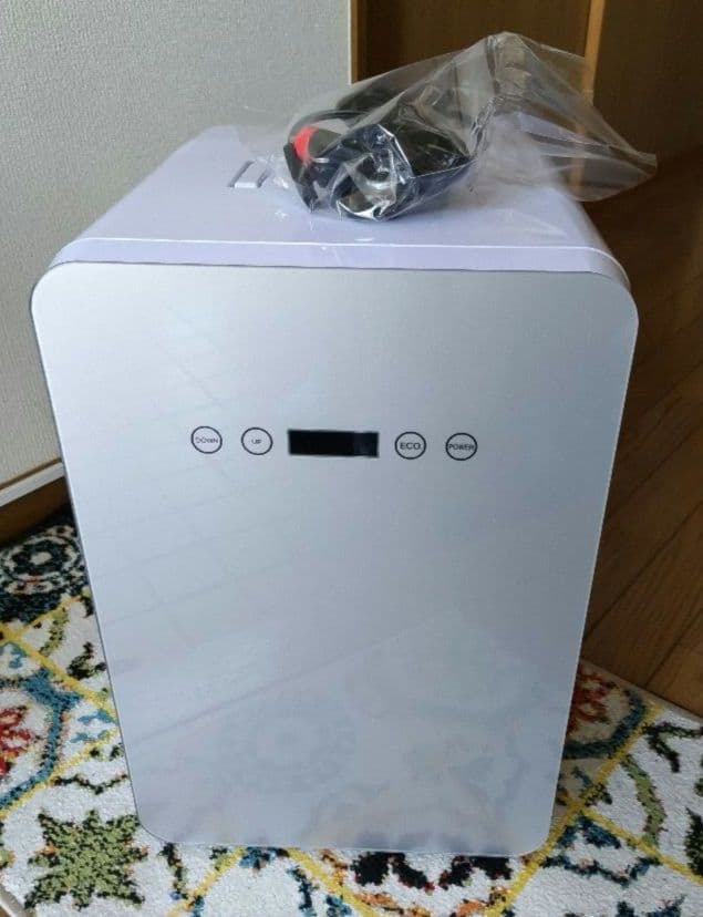 ペルチェ式　冷温庫　24L Amazon | VERSOS 冷温庫 24L 【 ペルチェ式だから急速冷蔵・2個搭載