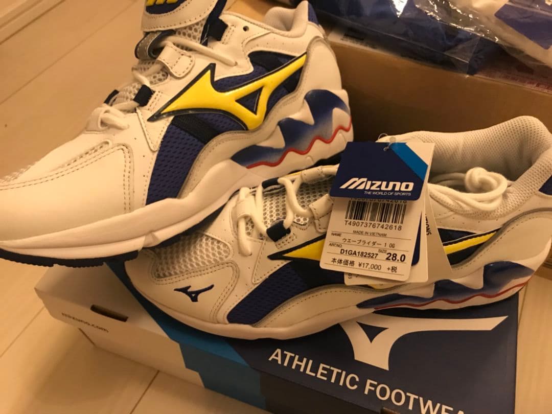 処分価格 新品《ミタスニーカー限定》ミズノスニーカー、ウインドブレーカーセット