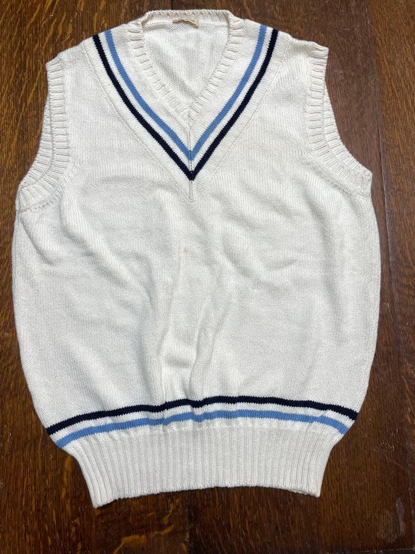 malo ホワイト Vネックニットベスト - メルカリ