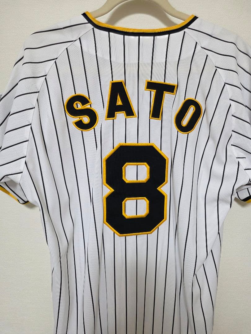 佐藤輝明ユニフォーム(Lサイズ美品) 2023優勝年 - メルカリ