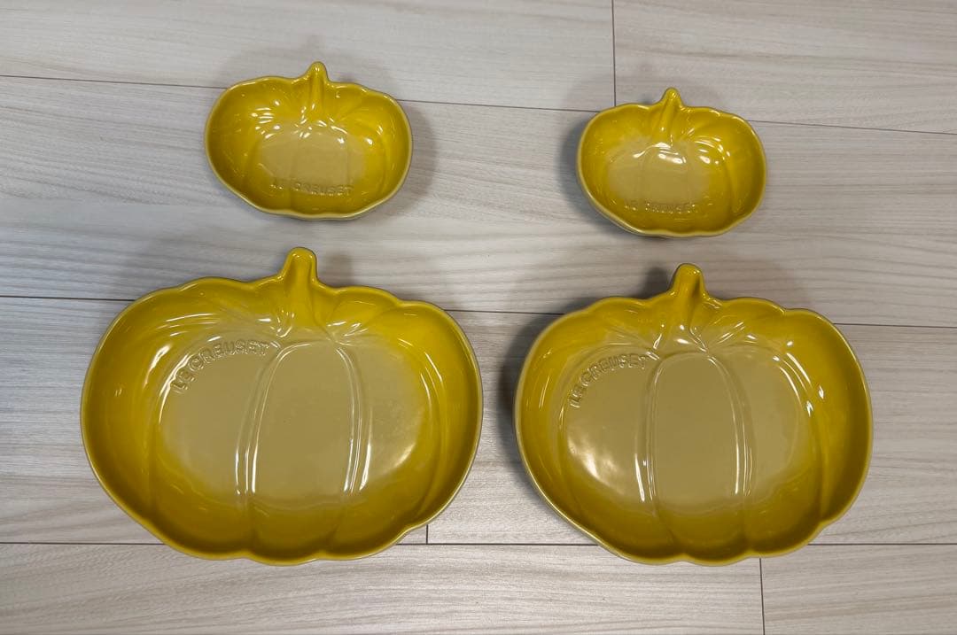 LE CREUSET かぼちゃ型皿 4点セット パンプキン　ディッシュ ル・クルーゼからハロウィン限定「かぼちゃ型のお鍋」ミニサイズやお
