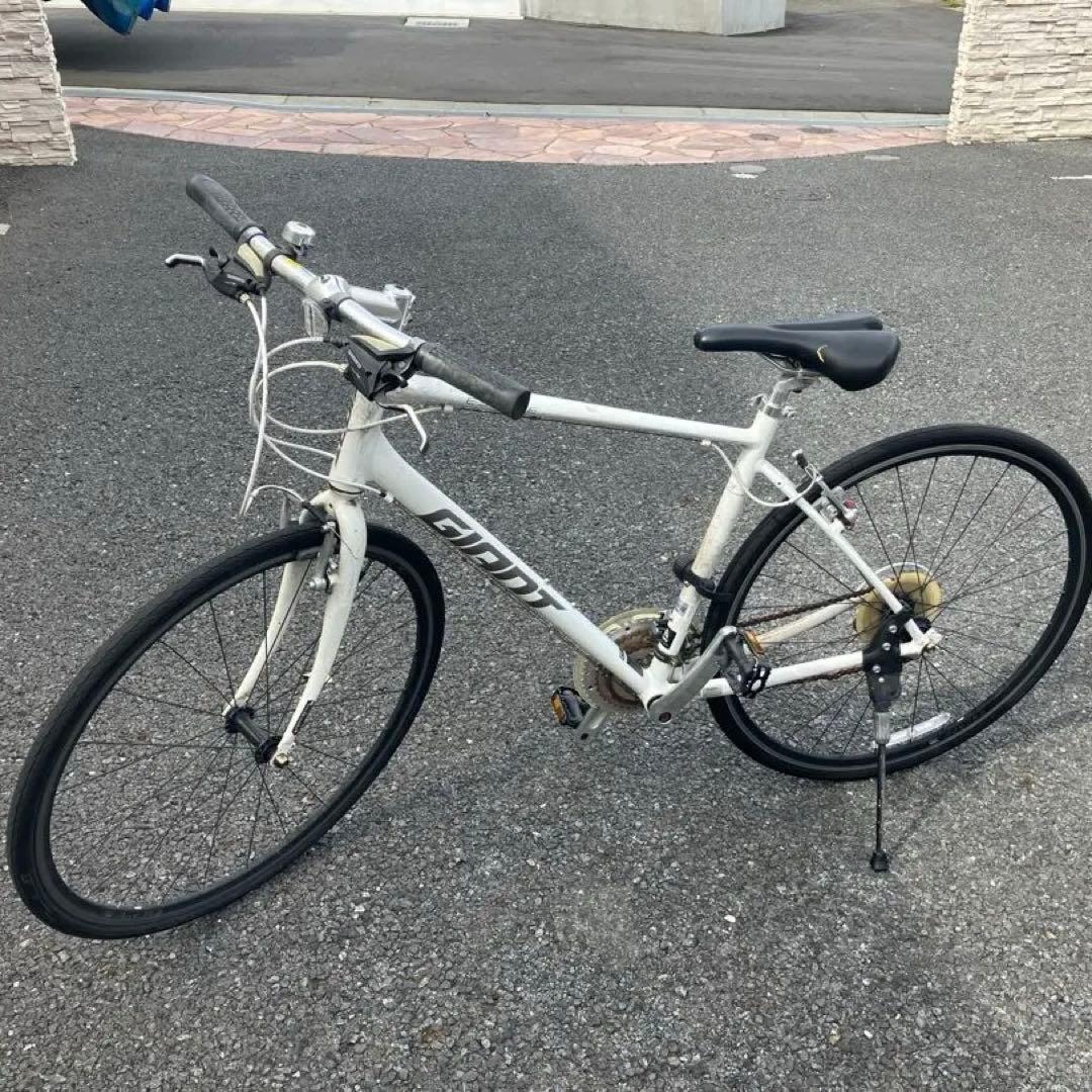 Giant ホワイト クロスバイク ジャンク品 Viento（ヴィエント）のロードバイクとGIANT（ジャイアント）のクロス