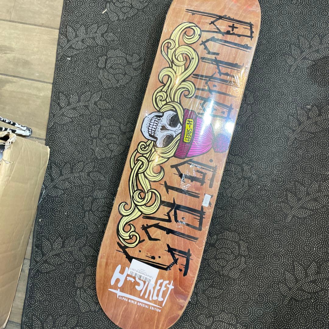 H-STREET ALPHA GIRLS SPECIAL EDITION8インチ Lil 8 Kids Helmet - Staab Edition - Neon Pink – Triple 8