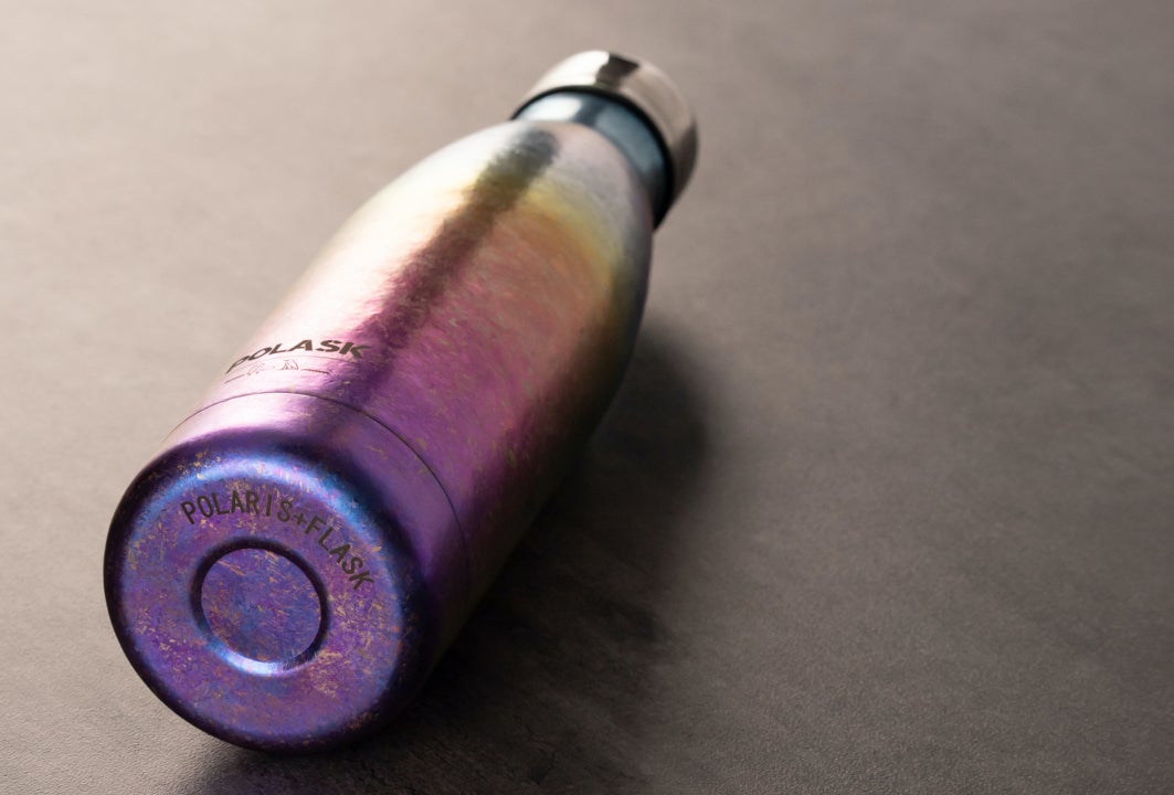 軽い、強い、錆びない高性能純チタンだから一生モノ。必要な機能を凝縮