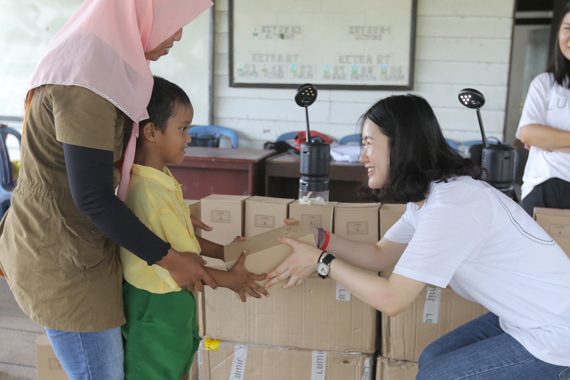 キャンプや災害時に！食用油を燃料にする、電源不要のLEDライト「Lumir