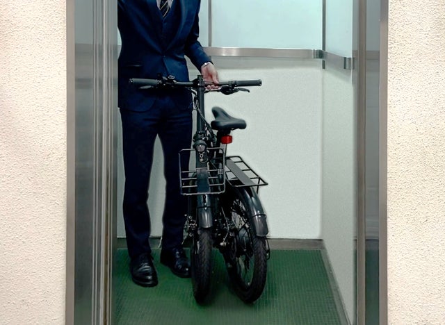 パワフルな5段階アシスト搭載で自転車通勤を応援！折りたたみ電動