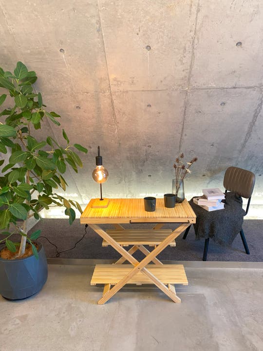 簡単折りたたみ式！自然な風合いで景観に溶け込むオール木製キッチン