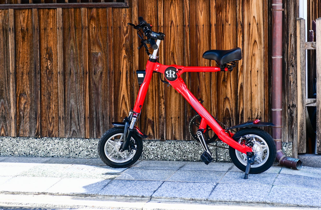 ワンタッチでスマートな折りたたみ電動アシスト自転車 BORNTORUN GX