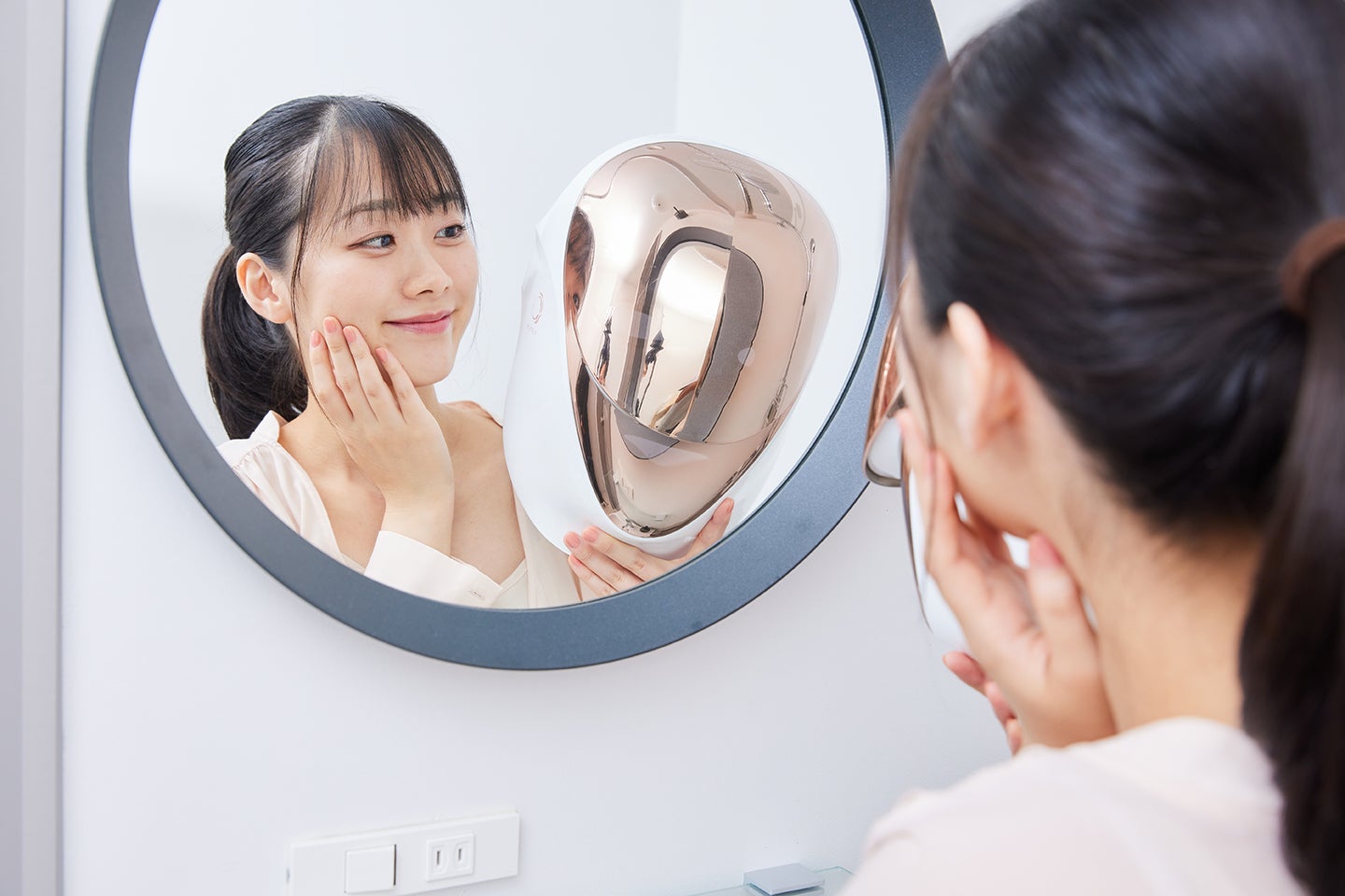 日本上陸】1026個の美容LEDを搭載！サロン級美顔器セルリターン