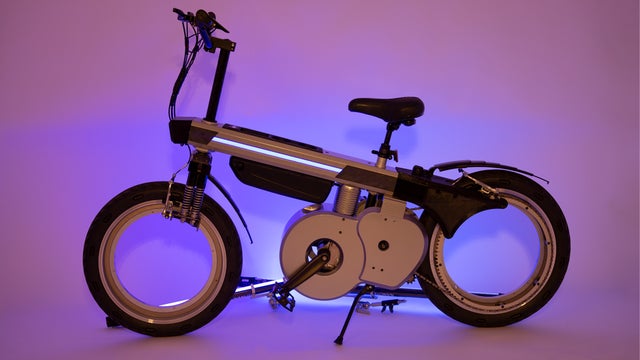 8000km走れる高機能なタイヤ！近未来型の電動アシスト自転車ZERO-Bike