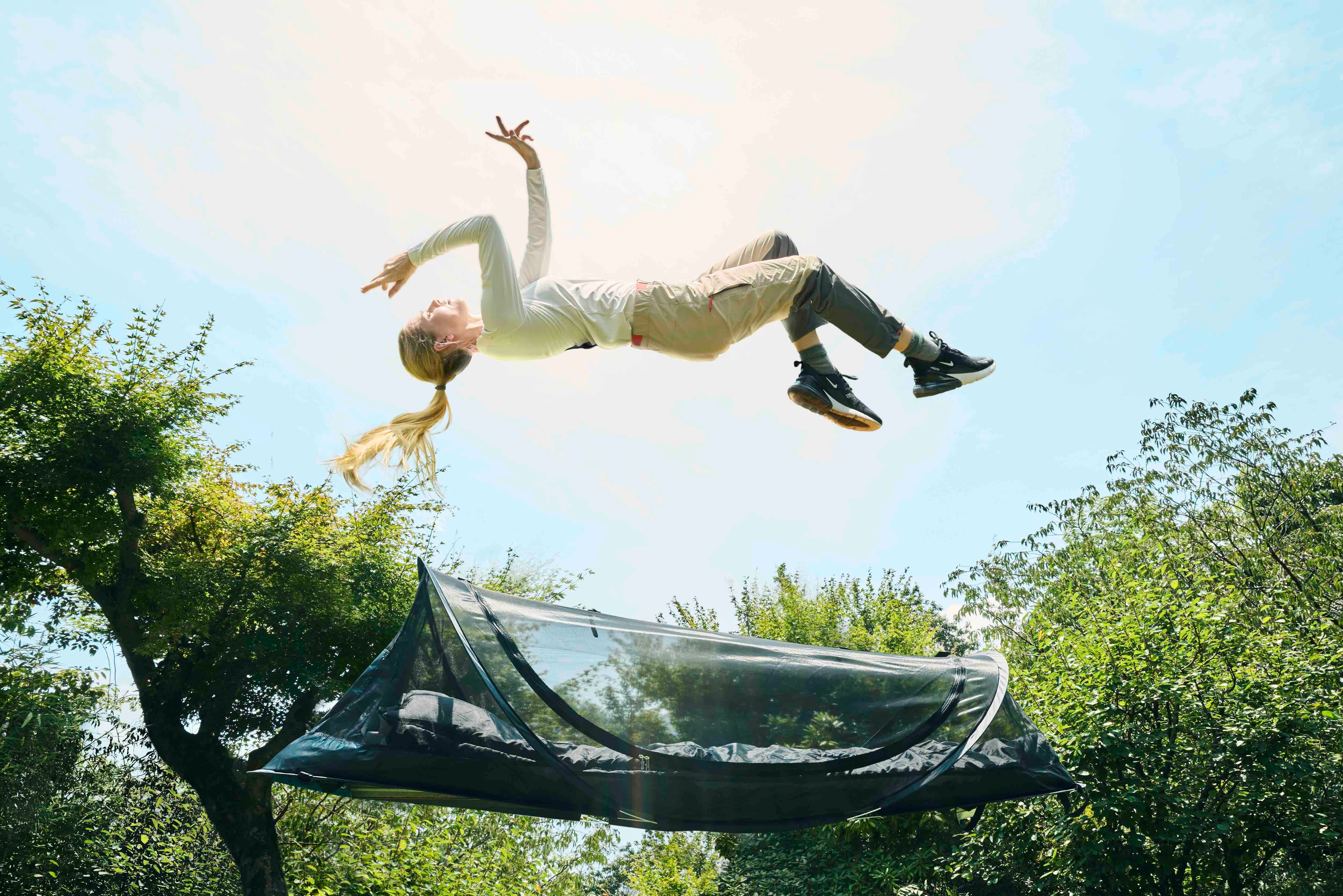 究極のメッシュテント誕生！快適空間がたったの1秒 グラフェン寝袋は