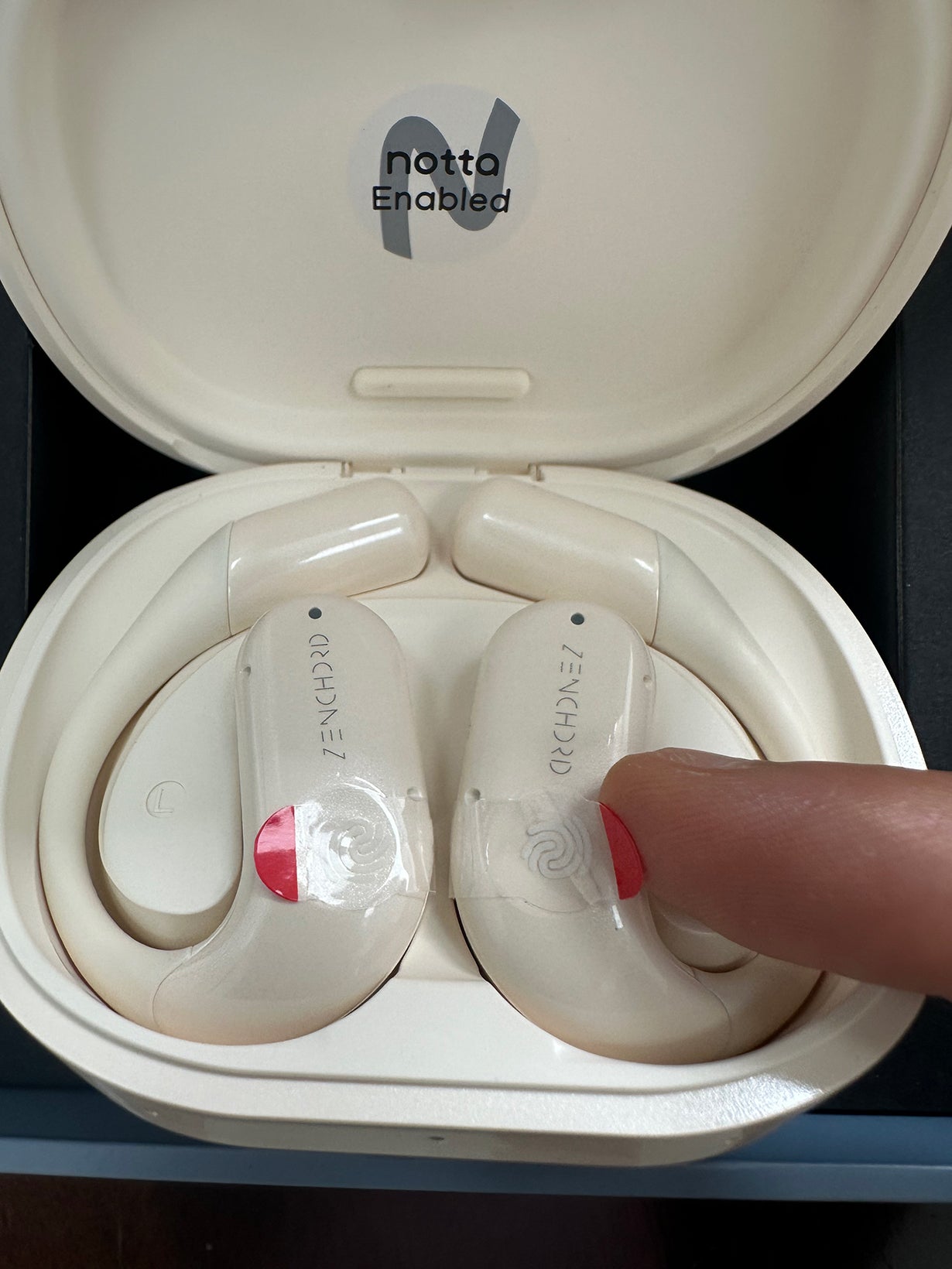 4,000社導入のAI音声認識技術を搭載。次世代イヤホン「Zenchord 1