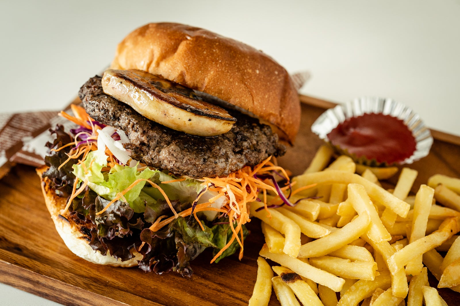 3000日かけて完成したハンバーガーの更なる高み。極上のグルメバーガー