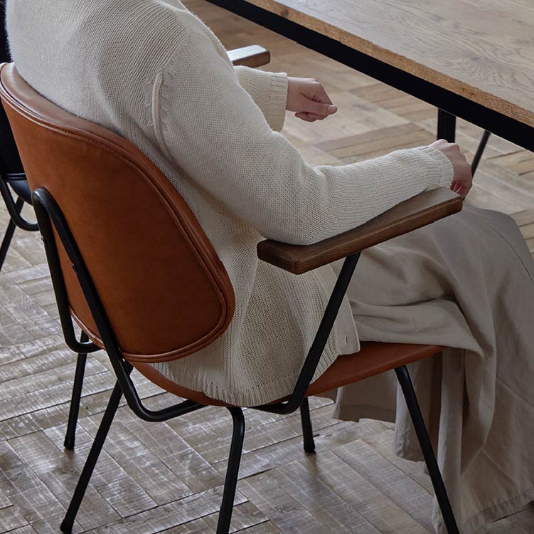 アボック ダイニングチェア 肘付 クロム脚 | 家具・インテリア通販