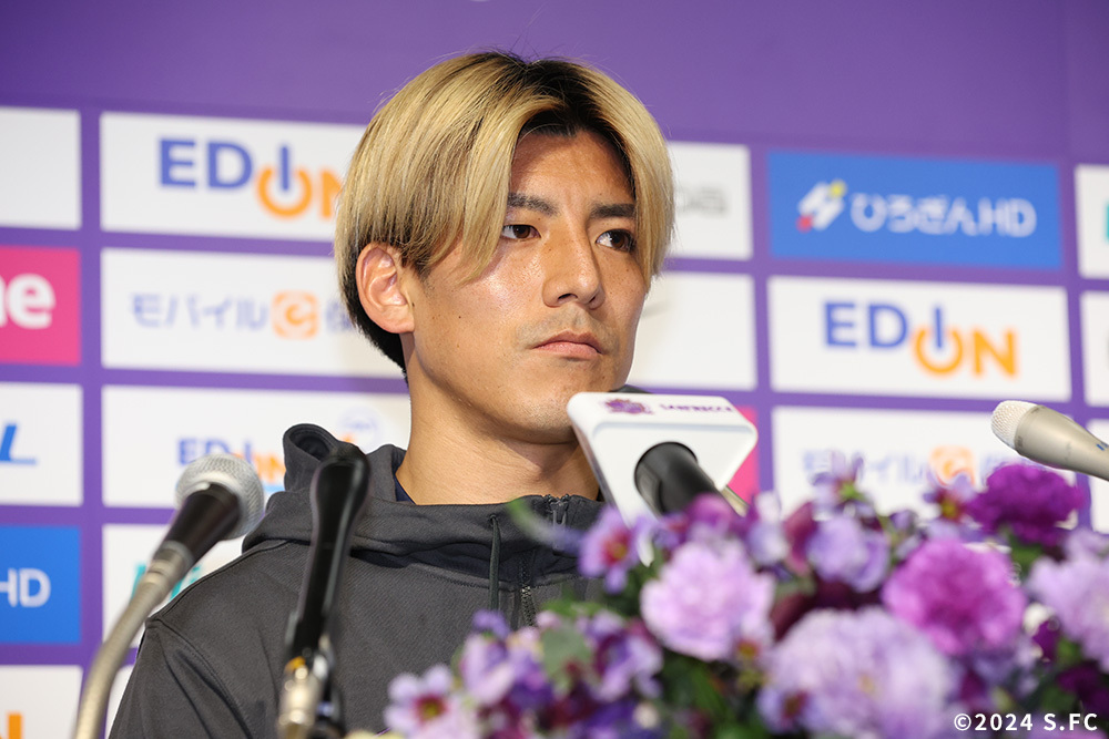 新井直人選手加入会見を行いました！ | サンフレッチェ広島