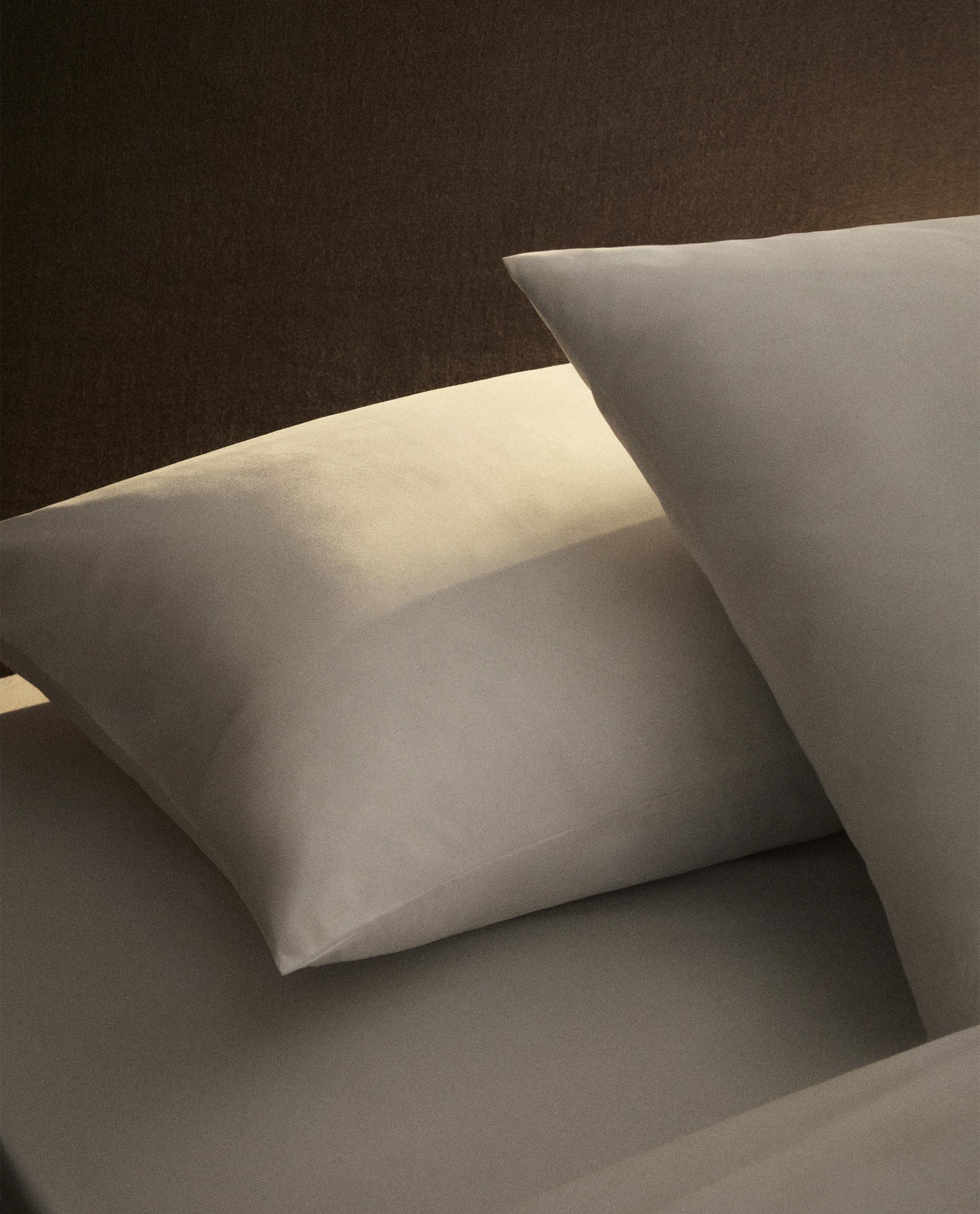 フェザーダウンクッションフィラー XXLサイズ | Zara Home 日本/Japan