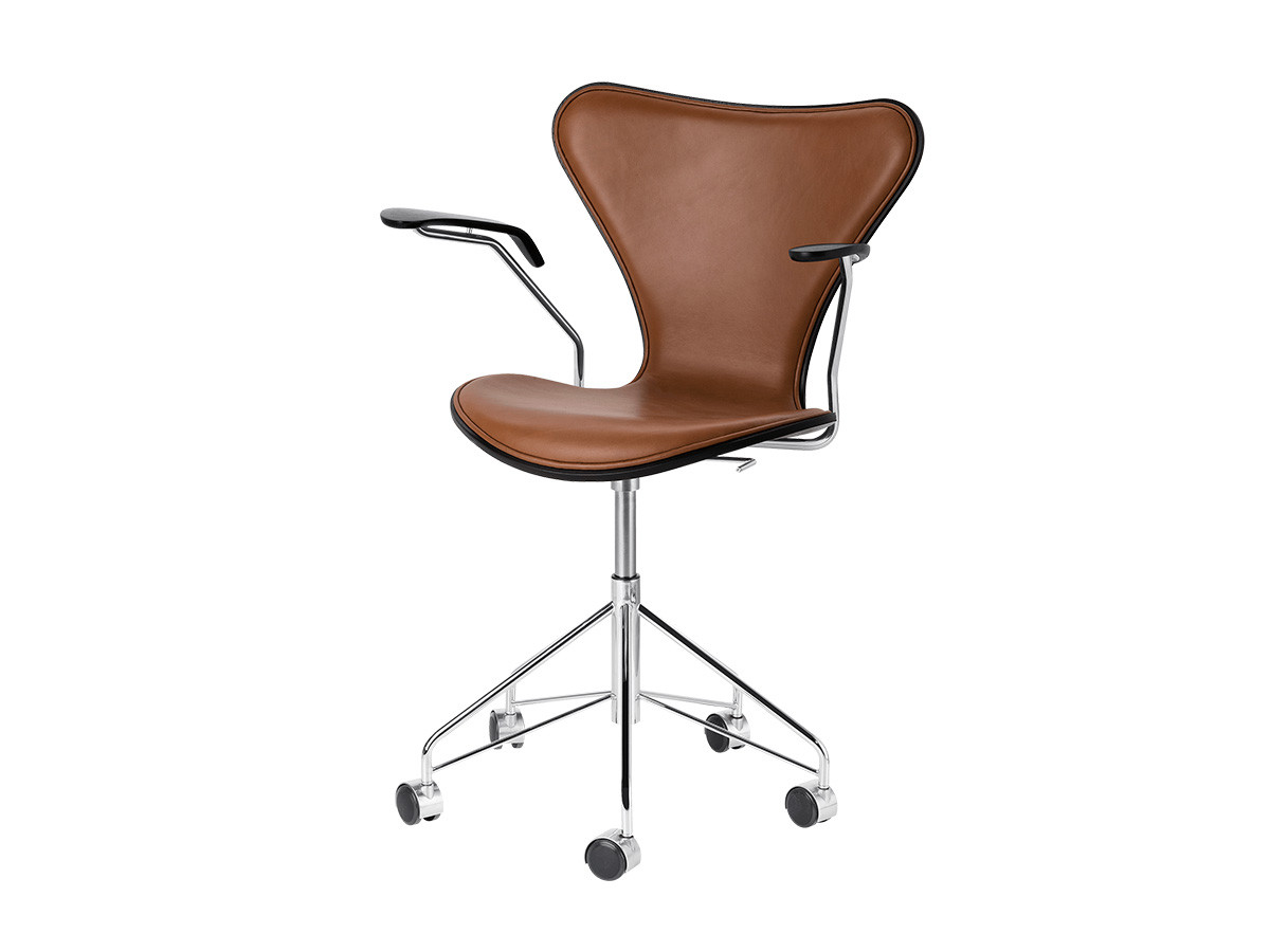 FRITZ HANSEN SERIES 7 / フリッツ・ハンセン セブンチェア フロント