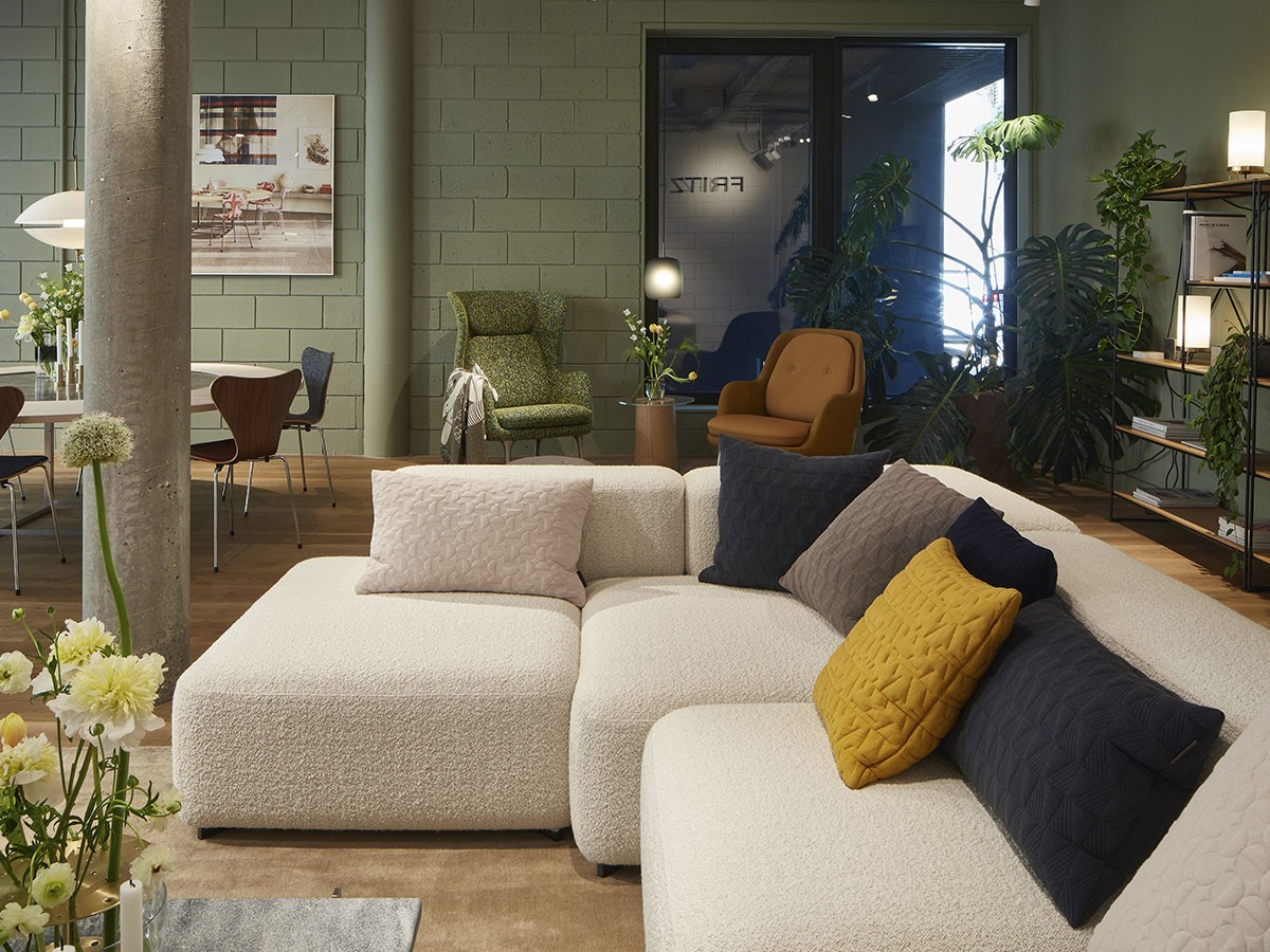 FRITZ HANSEN CUSHION ARNE JACOBSEN VERTIGO / フリッツ・ハンセン