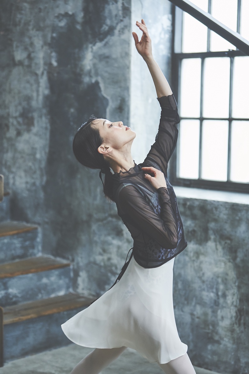 stina / black ribbon wrap skirt / short / ivory