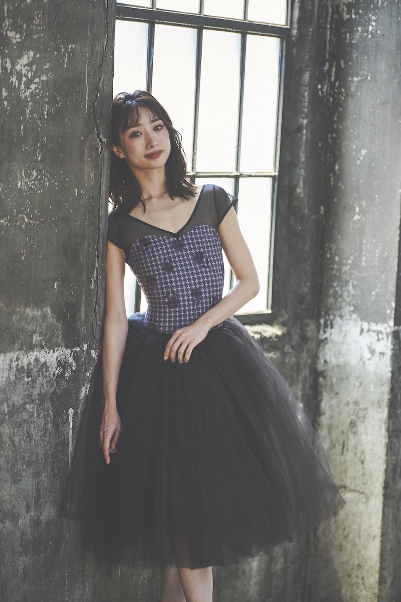 stina / type H half sleeve / little tulip black