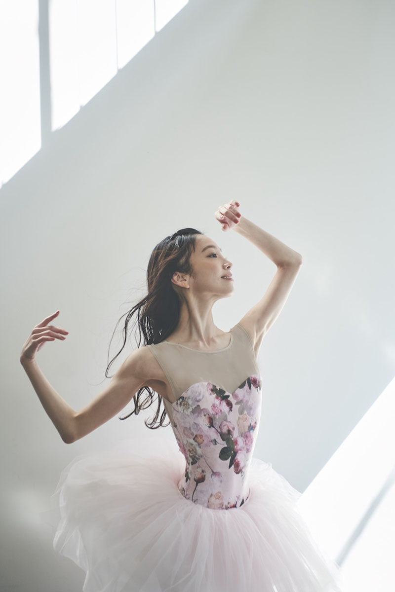 stina / type H half sleeve / luminous white