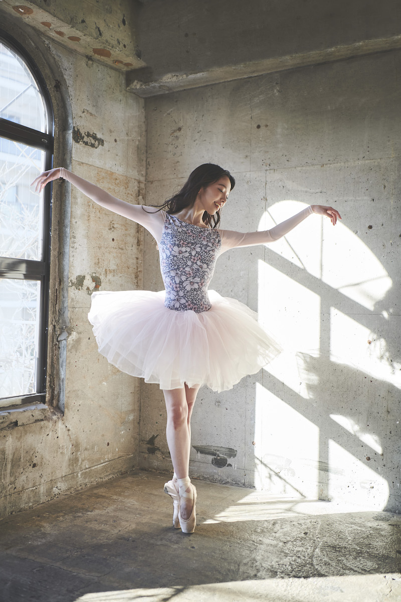 stina / type O square / Harmony gray