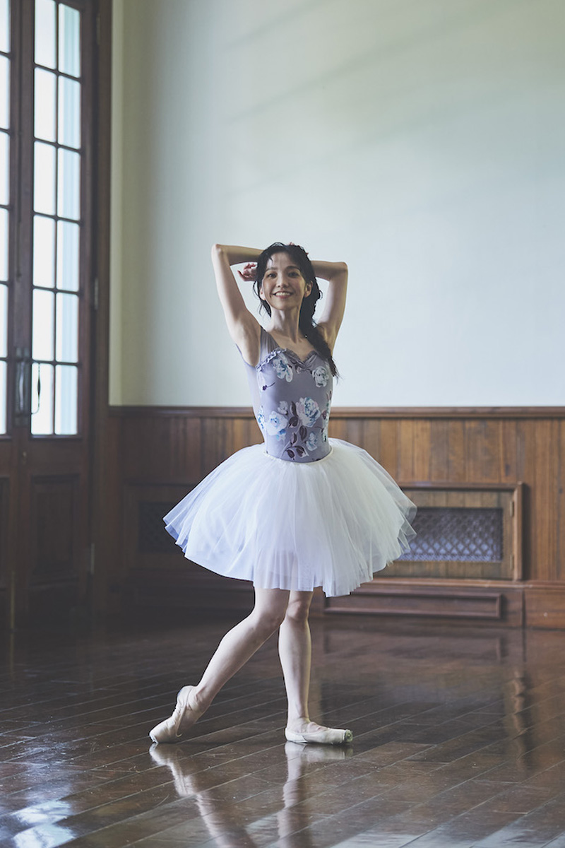 stina / type Q mermaid / Joy flower light gray