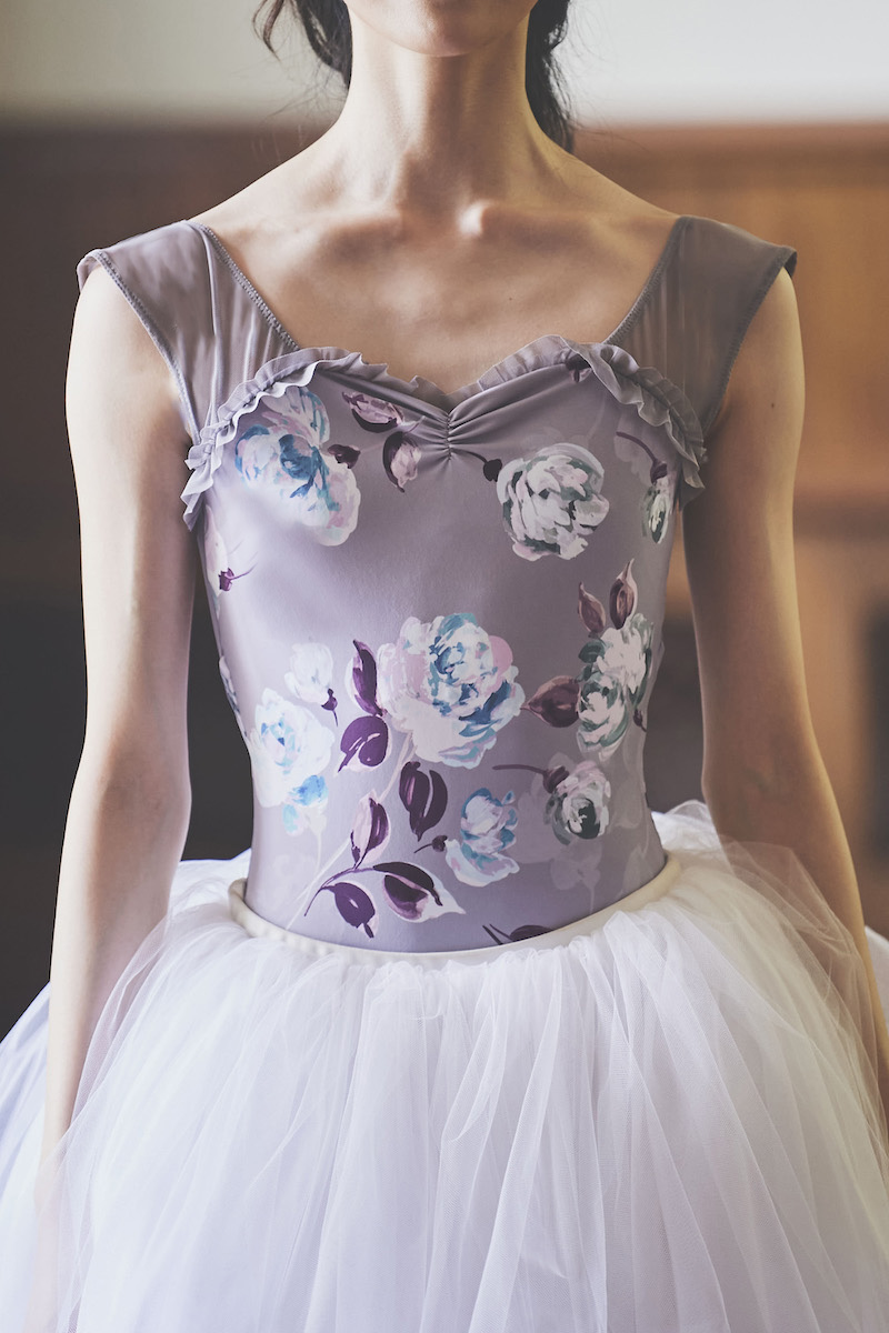 stina / type Q mermaid / Joy flower light gray