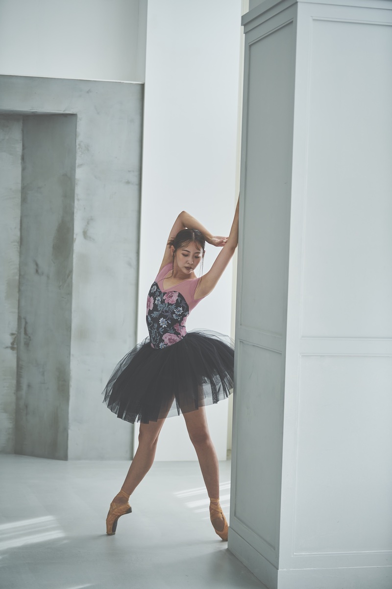 stina / type H half sleeve / old flower black