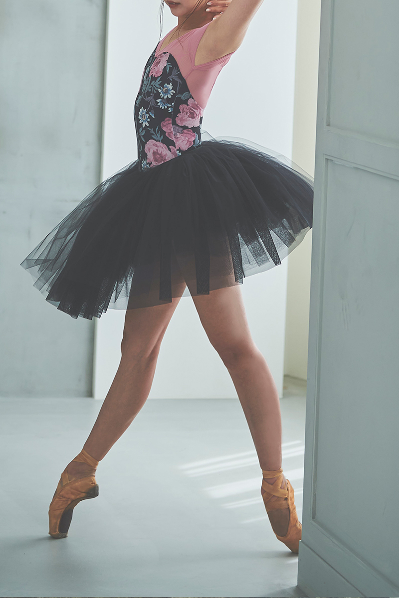 stina / type H half sleeve / old flower black