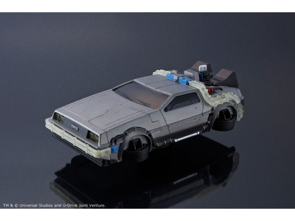 名作映画のタイムマシン”デロリアン”がiPhone6ケースに!LEDも発光し劇