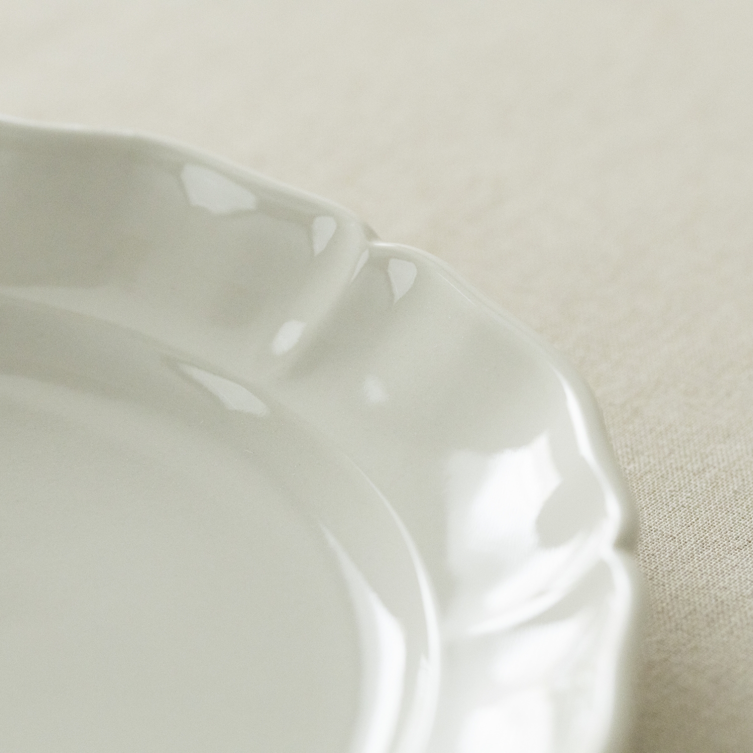 かもめ製作所/花リムプレート -日常使いしやすい、アンティークのよう