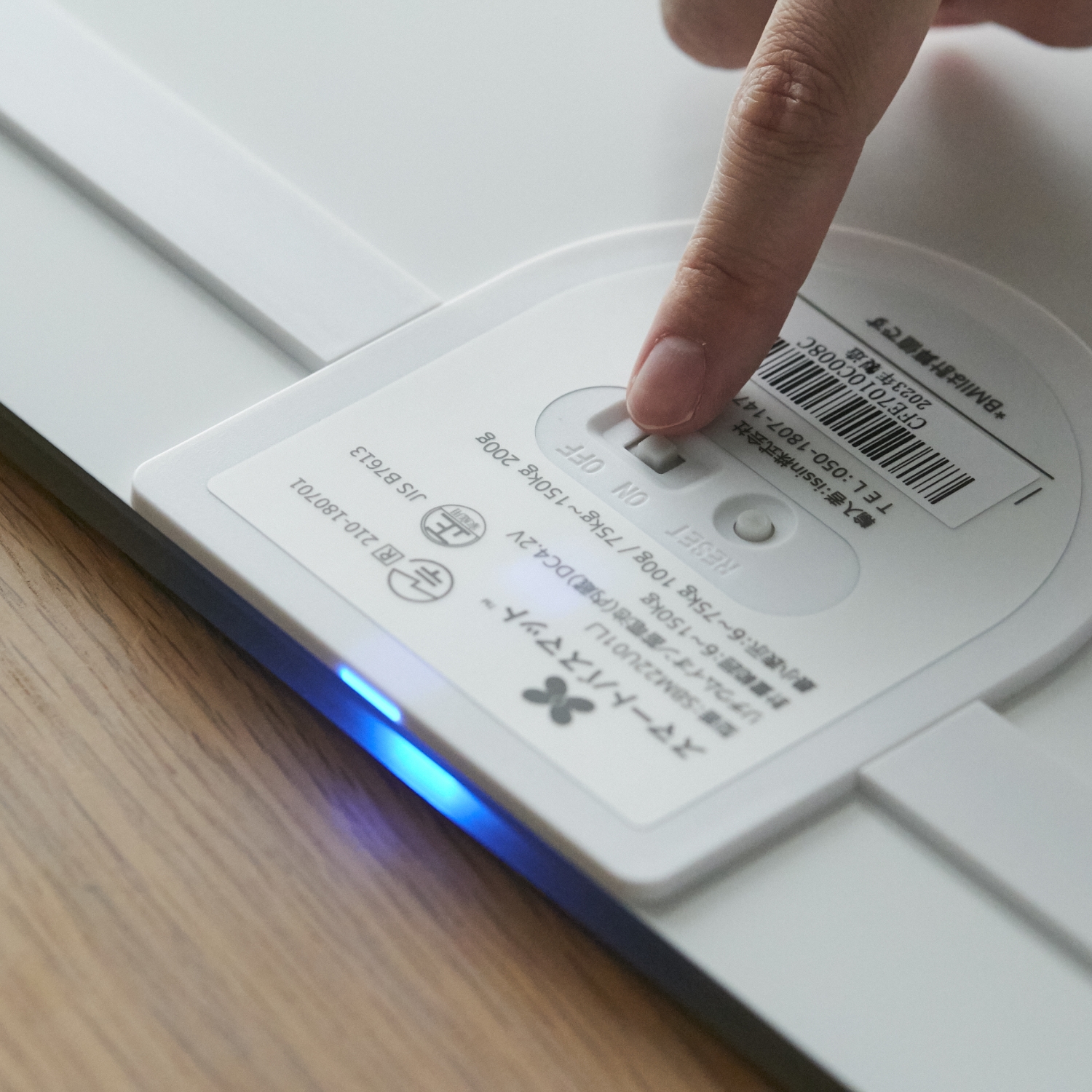 スマートバスマット -簡単に健康管理できる！乗るだけで体重が計れる