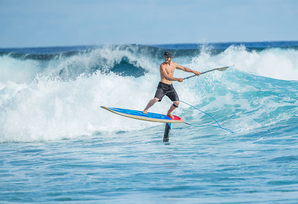 フォイルSUPの仕組みと楽しみ方！波に乗って空を飛ぼう！ | Start Up