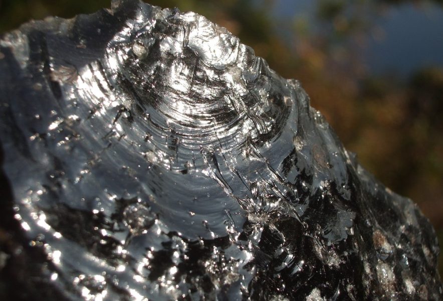 十勝石は“とかちの石”だから“とかちいし”で正解？黒曜石とどう違うの？