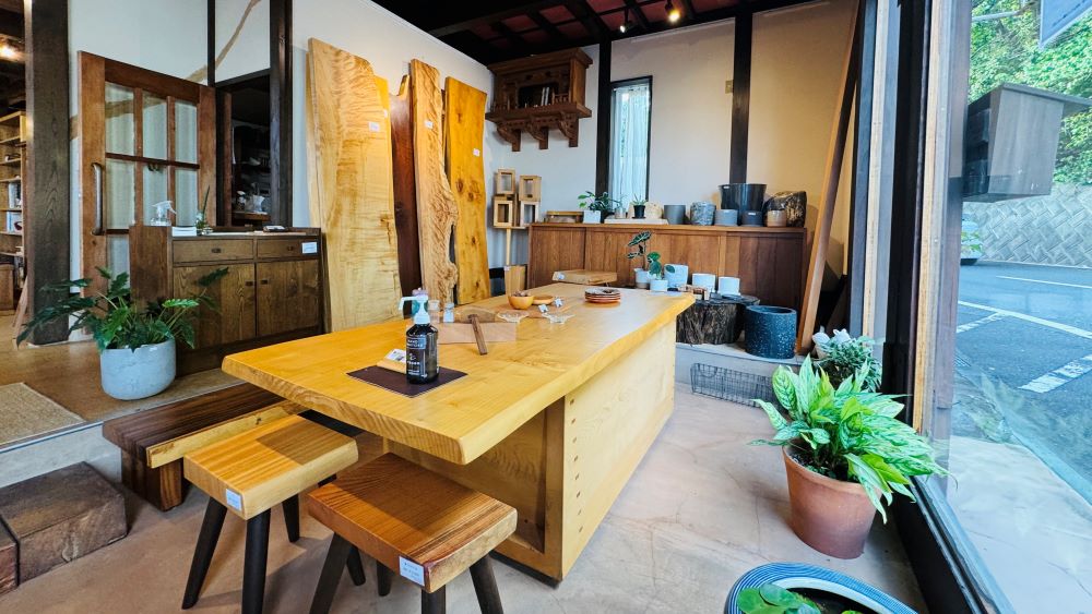 無垢材で世界にひとつだけの一枚板家具、海老名「祭り屋」 - 海老名