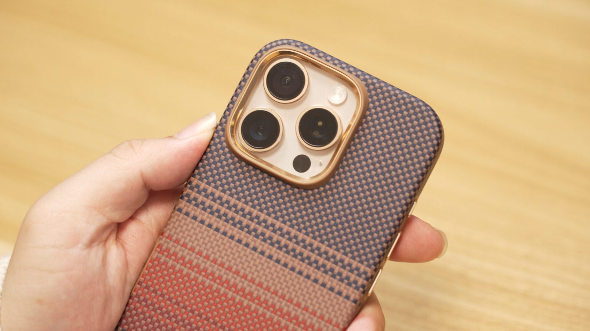 iPhone 16 Pro】 PITAKA 軍用グレード保護ケース・極薄ケース・浮織