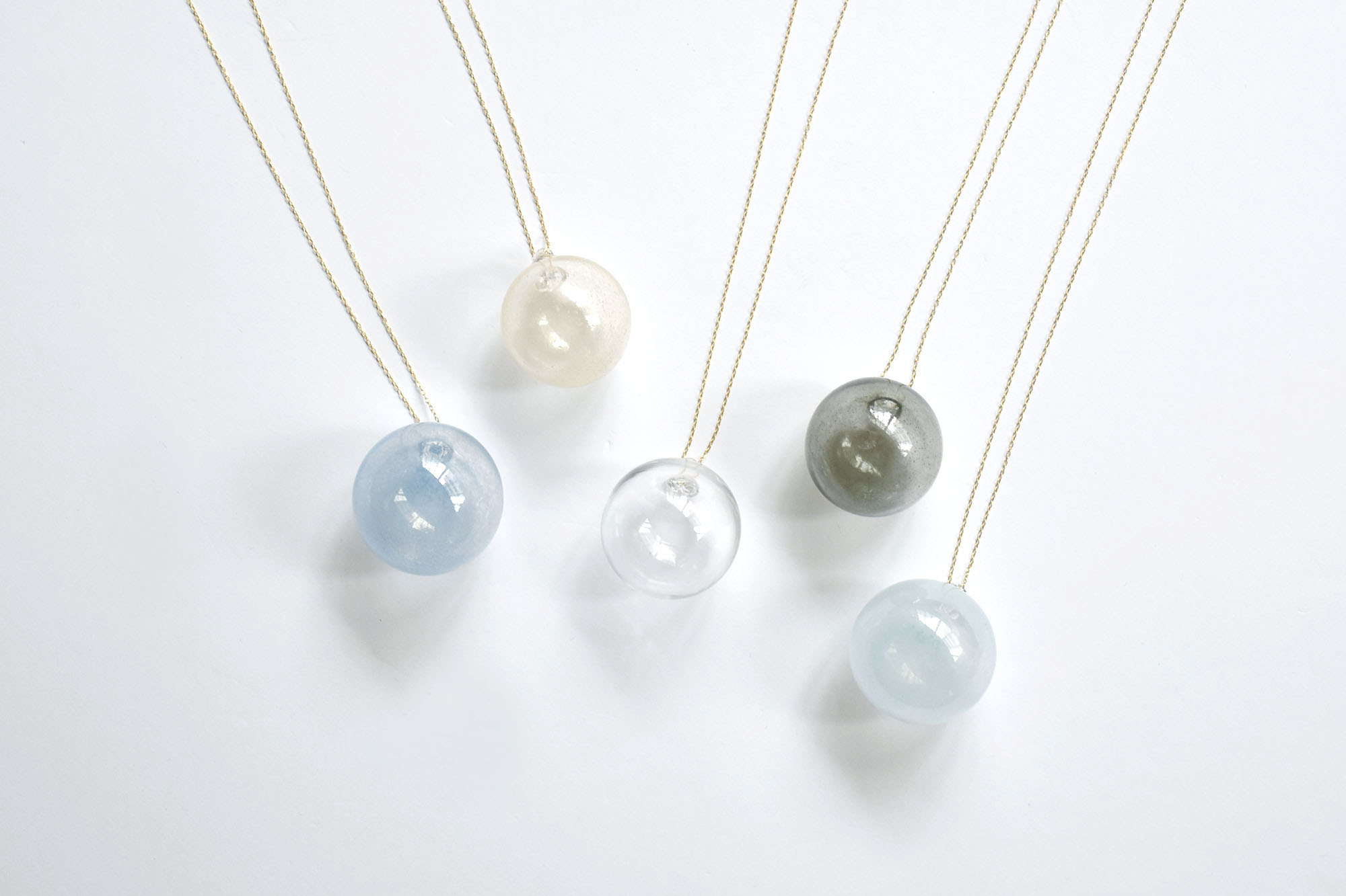 身に纏うガラス、部屋に飾るガラス [ オカベマキコ ] ＝ A piece of