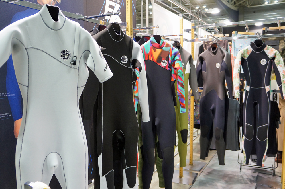 RIPCURLから繊維の中で、唯一水分を含まないポリプロピレンを使用した