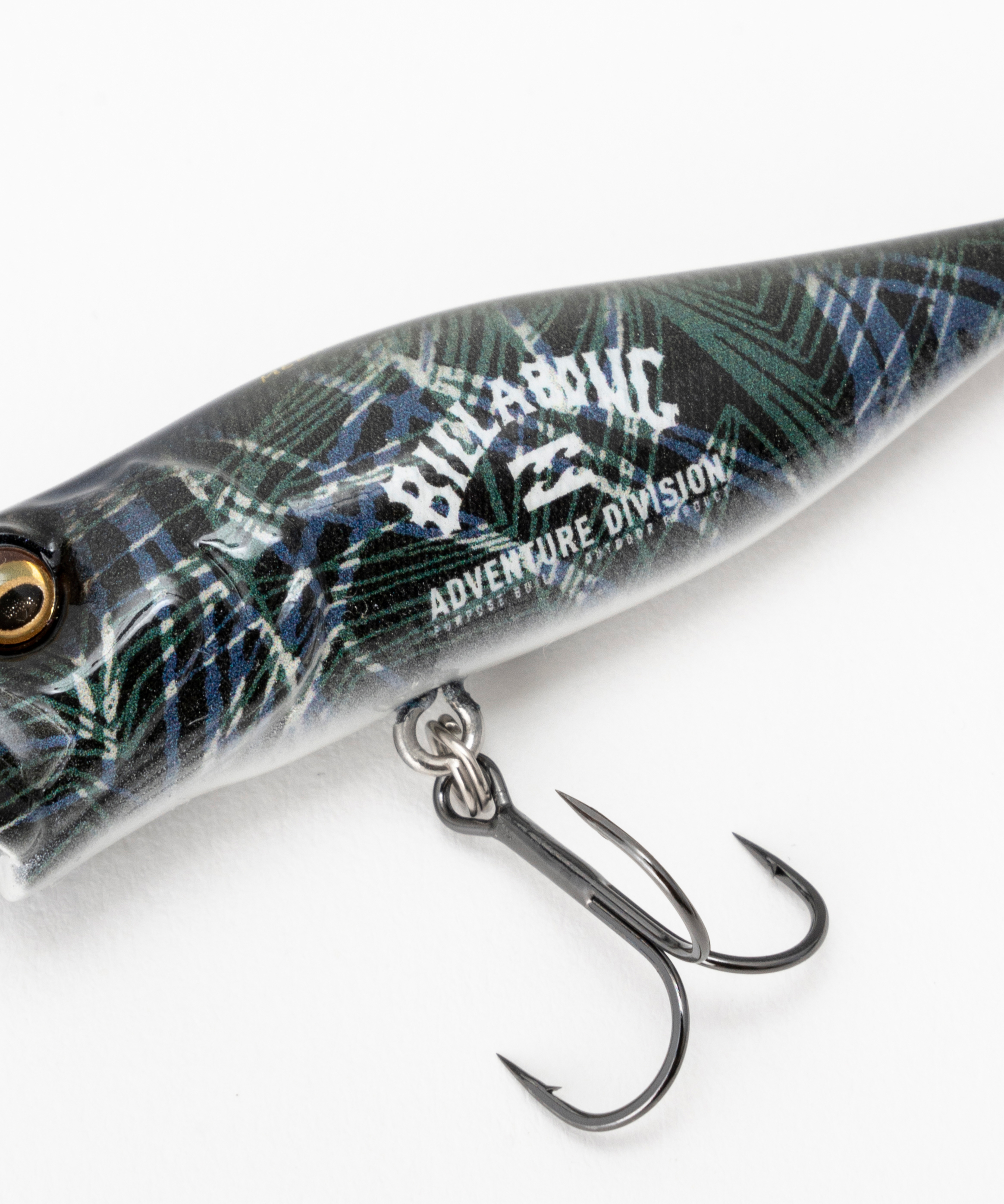 BILLABONG × MEGABASSがコラボ。ルアーと高機能ウォークショーツの