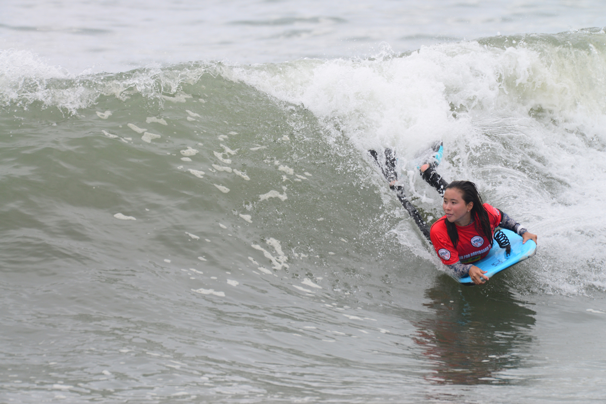 海女さんプロボディボーダーの山下海果が日本国内プロツアー第1戦
