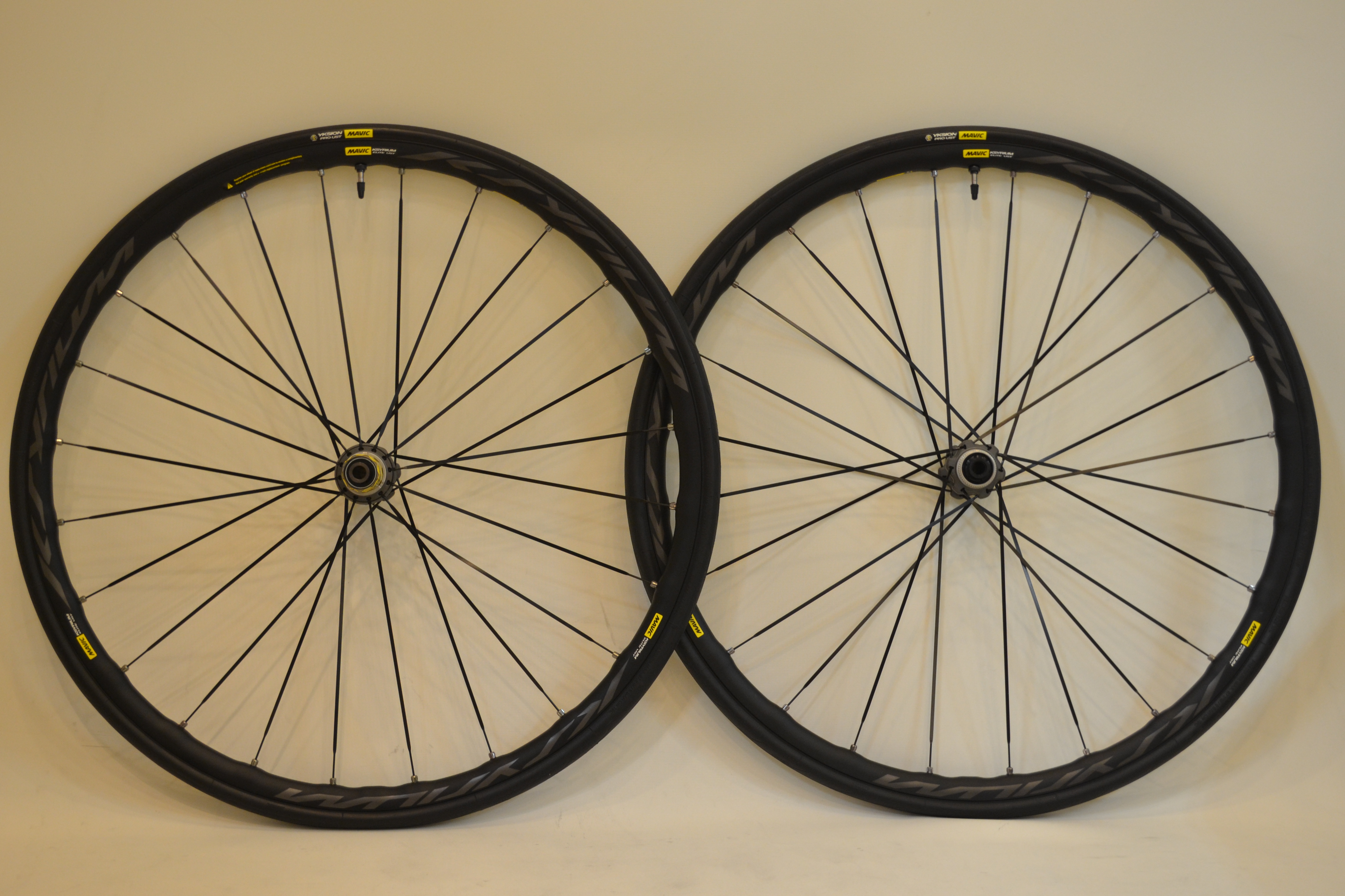 マビック キシリウムエリートディスクUST チューブレス ディスクロード