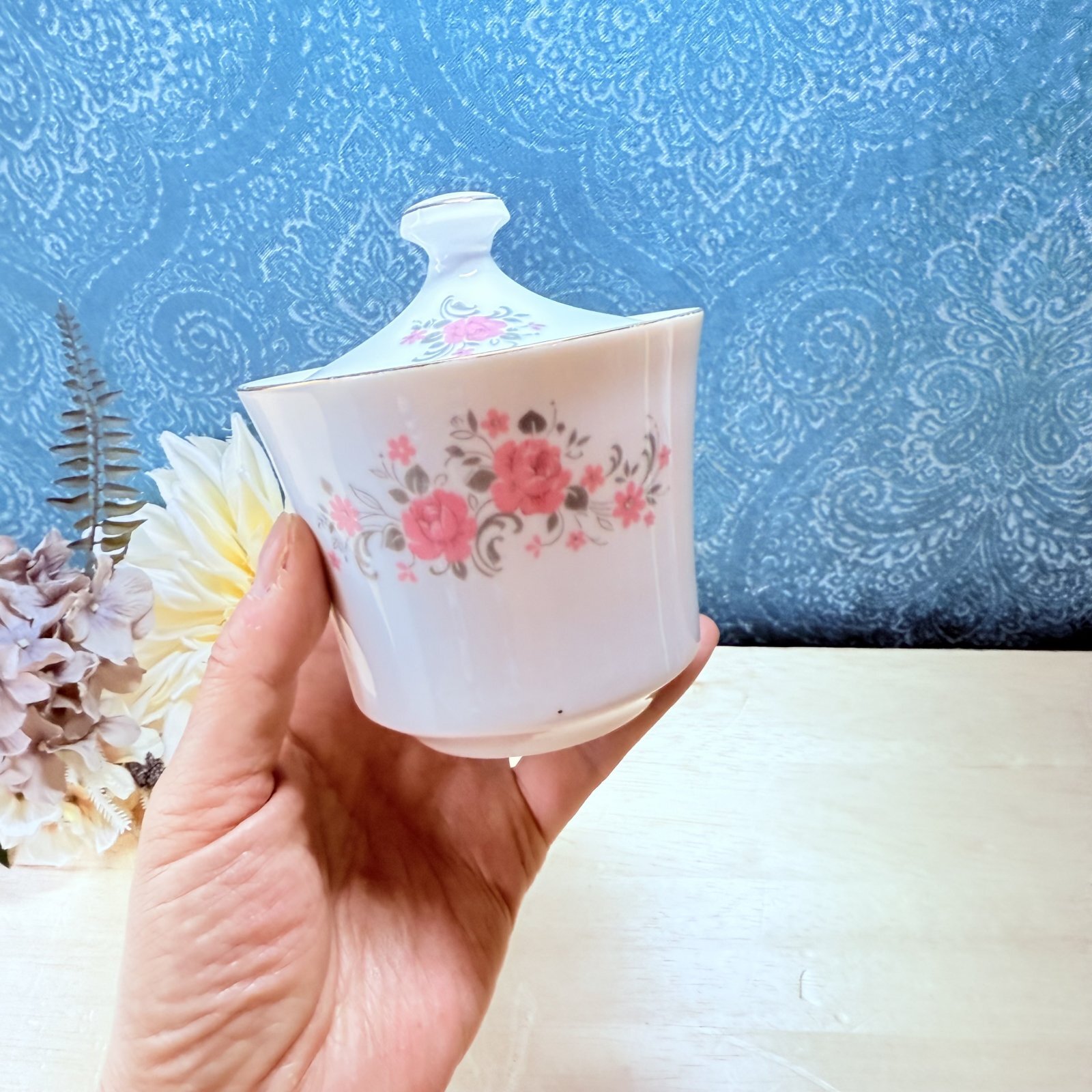 Sango 三郷陶器 可愛い花柄の角砂糖入れ シュガーポット 磁器製