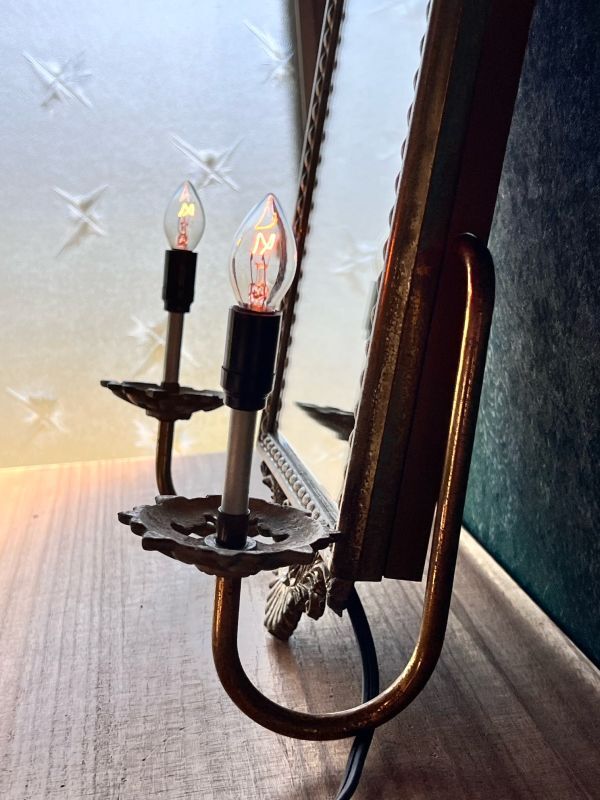 セール価格となりました！antique 壁掛けミラー 鏡 キャンドルスタンド