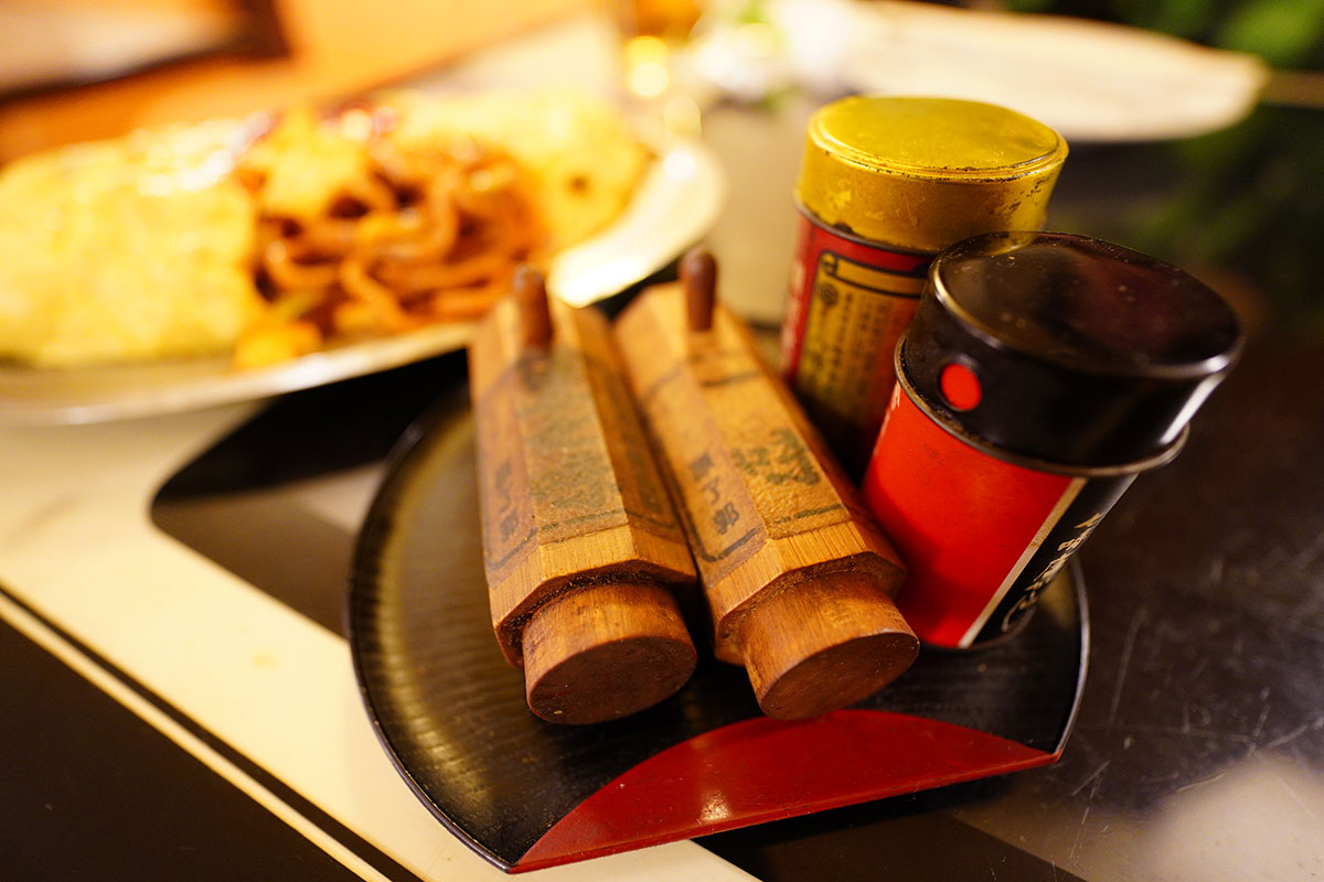 浅草『デンキヤホール』名物は元祖オムマキ焼きそば！観音裏で120年の